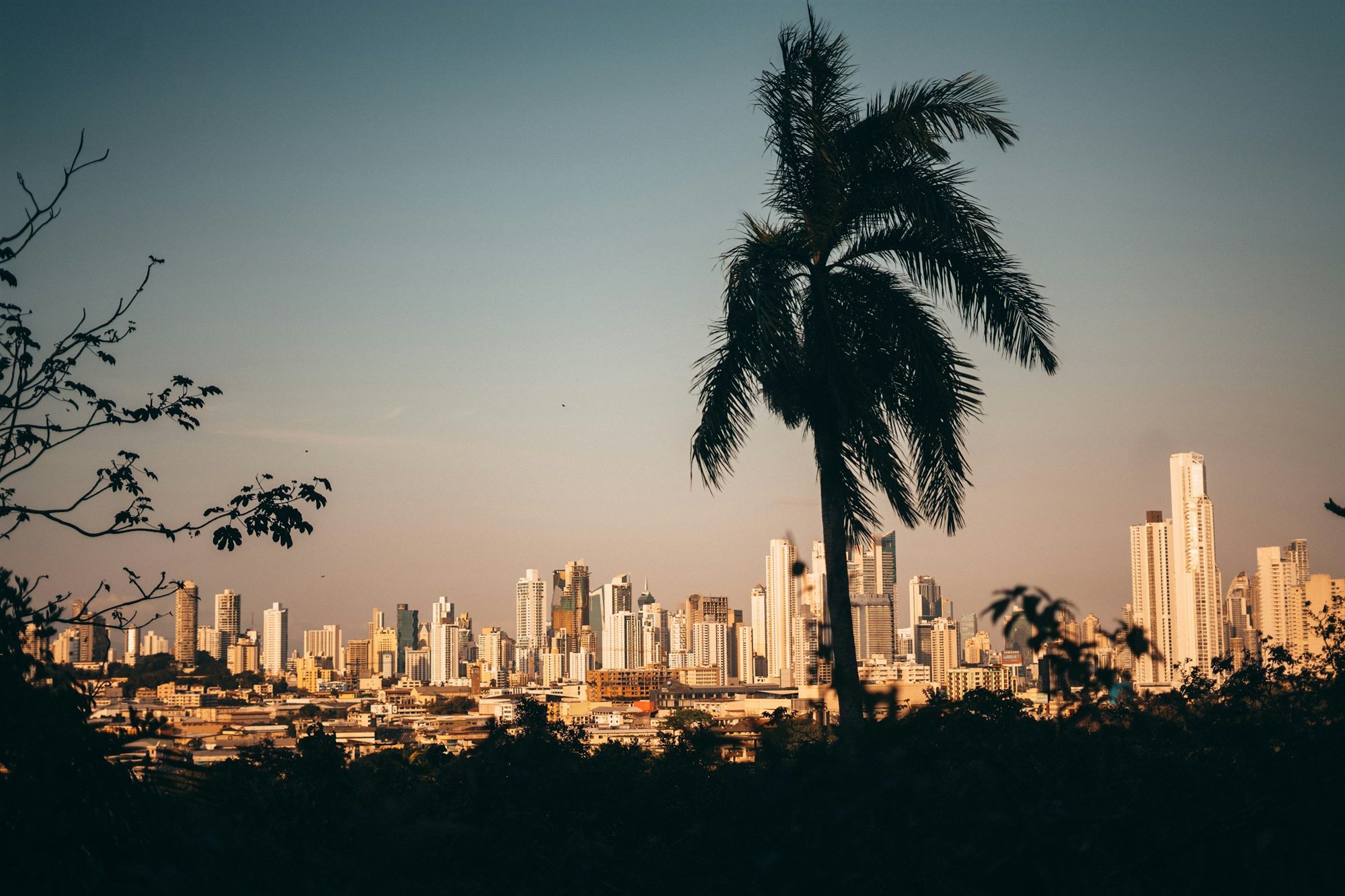 Skyline de Ciudad de Panamá al atardecer.